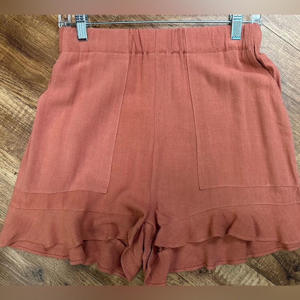 Women’s linen rust shorts